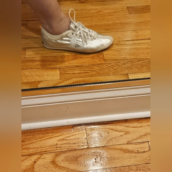 Lacoste silver athletic shoes Size 8.5 - Picture 5 of 10